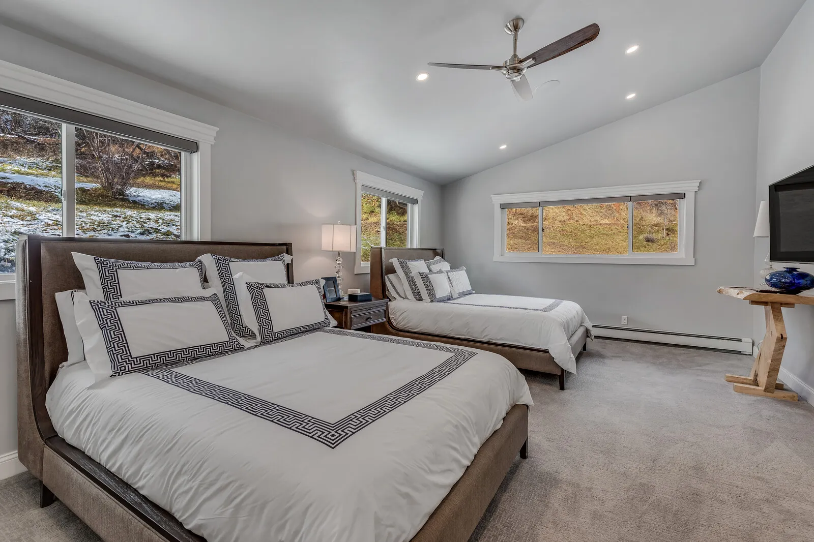 The bunk room with two queen beds